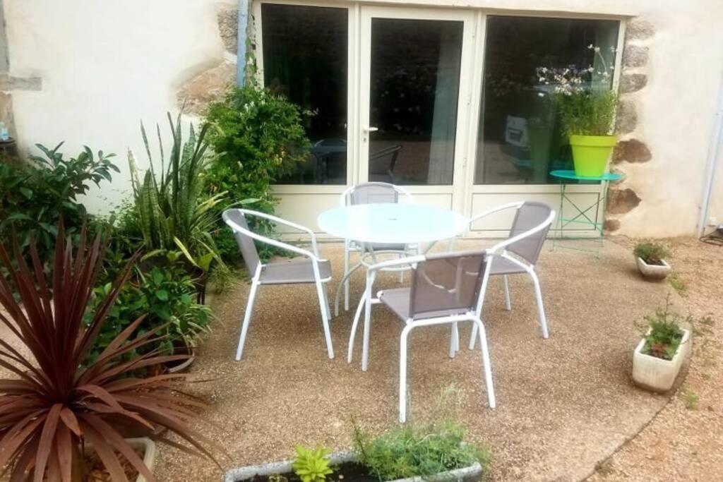 Petit Gite Ou Chambre D'Hotes 2/4 Personnes Buffieres Exterior photo
